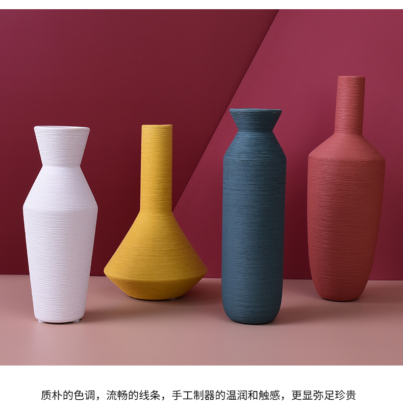 The modern vase place to live in The living room TV cabinet ceramic dry flower flower flower vase creative decorations