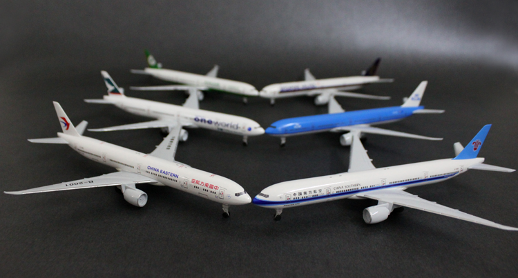 Tĩnh 777-300 rắn hợp kim máy bay chở khách Eastern Southern Airlines mô phỏng máy bay mô hình ròng rọc có thể được xoay mô hình nhân vật