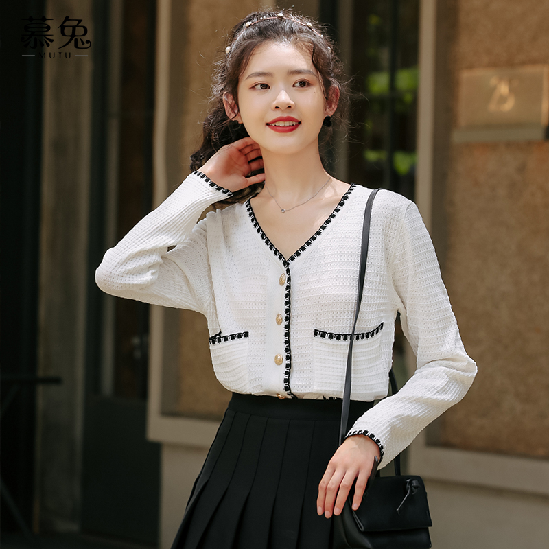 Mutu Xiaoxiangfeng V-neck knitted sweater top women's autumn 2022 new outer cardigan gentle thin sweater coat