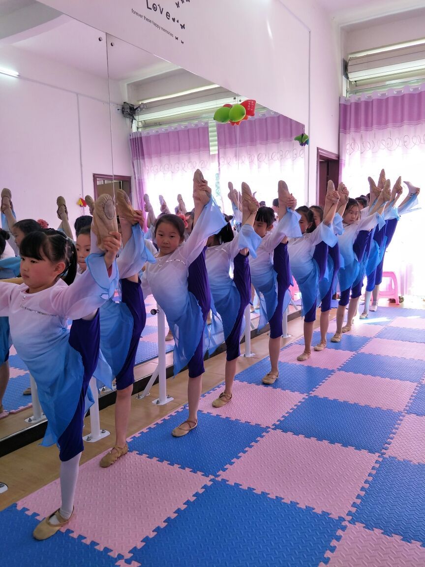 Trang phục múa cổ điển của trẻ em, trang phục múa quạt, phong cách hoa sen nhỏ thứ tám, trang phục biểu diễn Qinglian, quần áo luyện tập, quốc tịch - Trang phục bộ đồ nhảy bé trai 