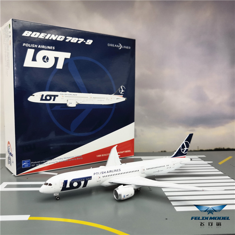 Spike XX4424 XX4424A LOT Polish Airlines B787-9 SP-LSA 1:400 Flaps Down