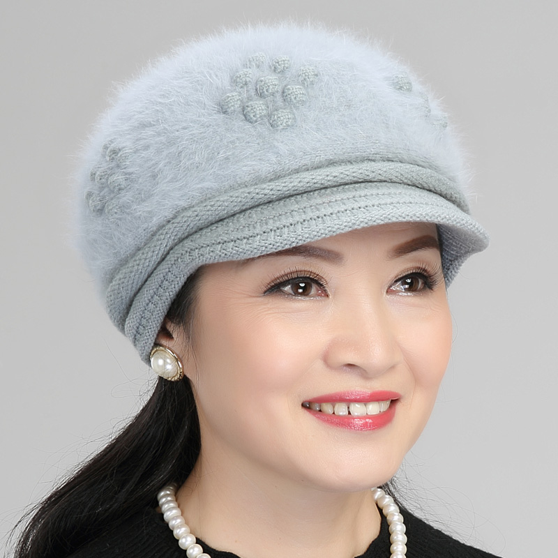 шапки для женщин после 50. вязаные шапки для женщин. зимние головные уборы для женщин. зимние шапки женские для пожилых. женская зимняя шапка для пожилых женщин.
