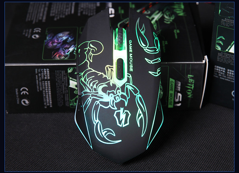 lol大哥小苍亲吻照_lol小苍月收入(2)