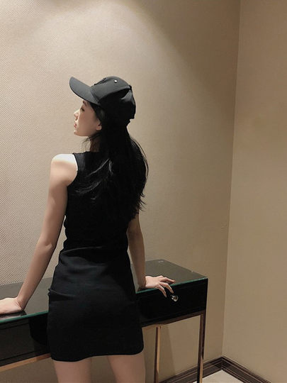 Chaleco con cuello cuadrado, vestido de punto para mujer, otoño puro deseo, Falda corta sexy, estilo deportivo, bolso con tirantes, camiseta a la cadera, falda de fondo