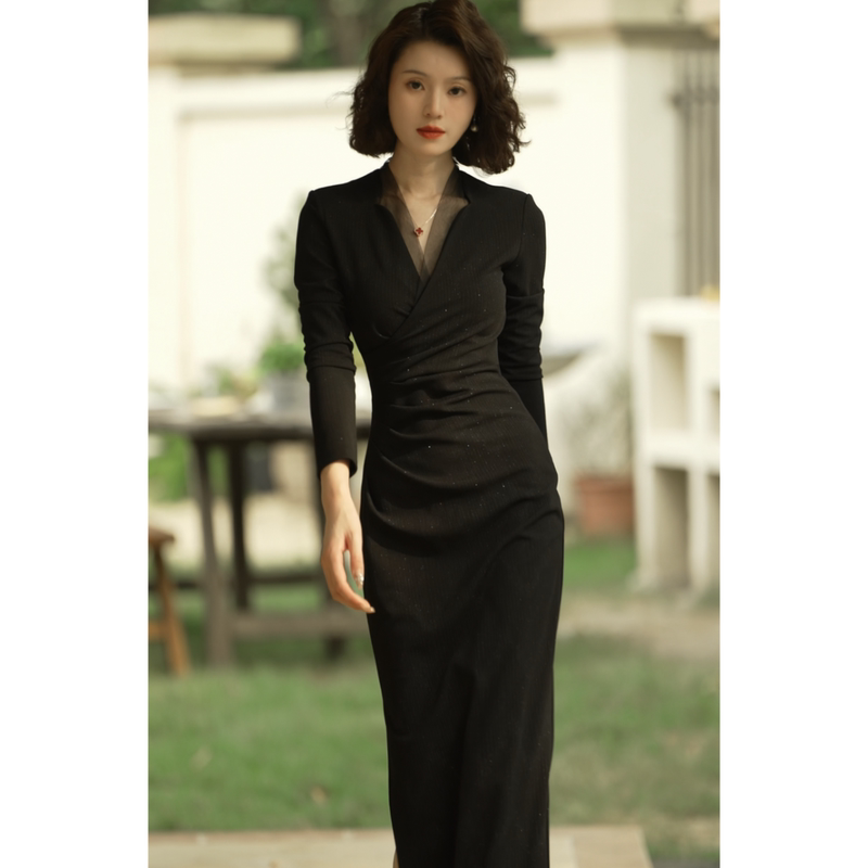 Cai Cai Jia [Black Swan of the World] Has a Bright and Elegant Style, Wearing a High-End, Slim-Fitting, Slimming Black Elegant Dress