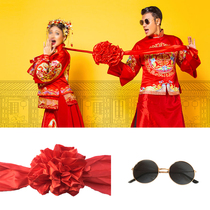 Ancient costume photo props Hydrangea red Chinese style retro hand wedding photo Xiuhe shooting hip-hop funny sunglasses