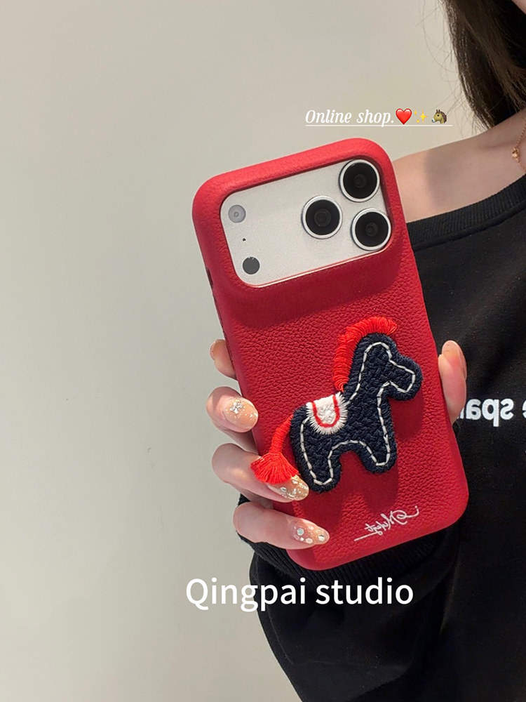Lightweight New Year Red Embroidered 3D Pony Phone Case for Apple 17 Pro Max, iPhone 16 Pro New Model, 15 Women's Model, 14 Leather Simple Design, 13 Creative Year of the Horse Festive Full-Cover Hard Case