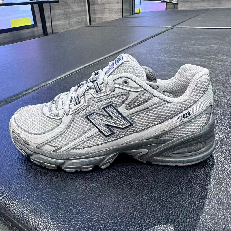 New Balance Unisex Fashion Retro Shoes U7407Lz