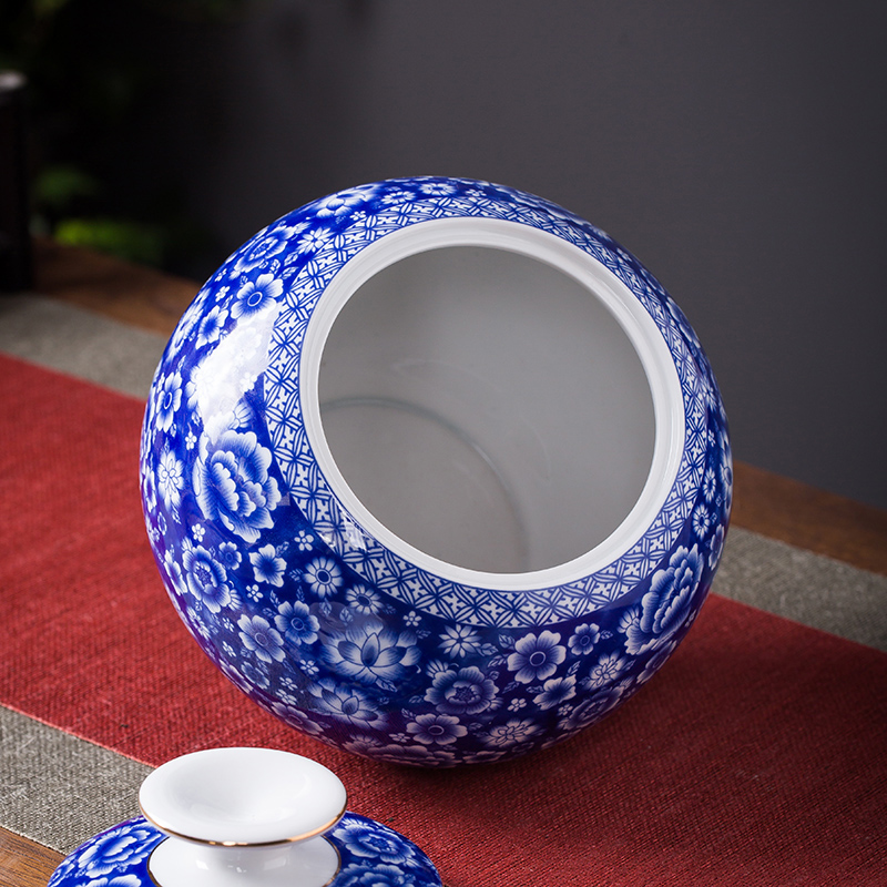 Chang ceramic crown domestic large circular seal tea pot herbs blue and white POTS of tea storage warehouse storage tank creative furnishing articles