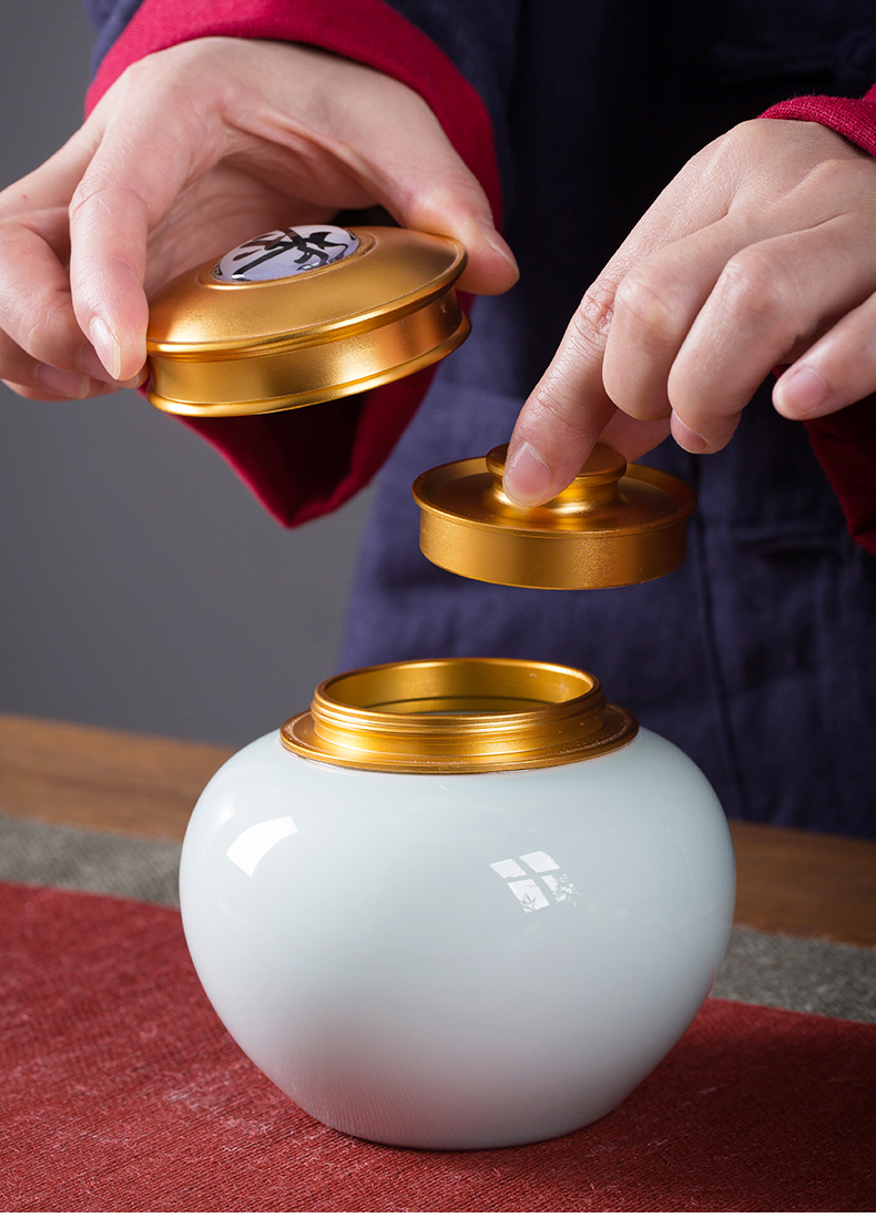 Crown chang longquan celadon caddy fixings mini portable travel small household ceramics seal tank single pot