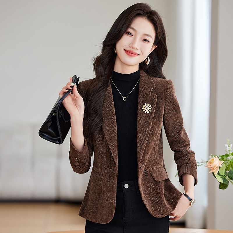 Short Blazer for Women, New Spring and Autumn Style, Elegant Retro Design, Versatile Top for Work, Professional Small Suit