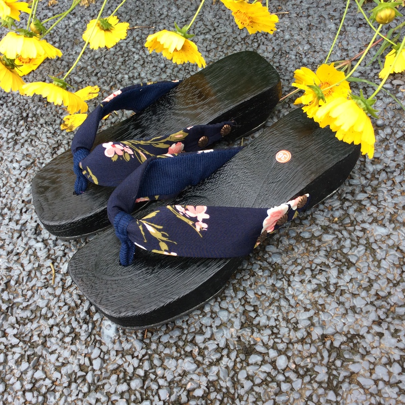 New Non-Slip Sandals Japanese Women's Clogs Black Painted Black Half-Moon Clogs Slippers