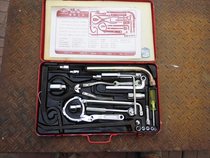 In the 90 s the old Shanghai Gong brand car repair tools 27 sets of tools car machine repair nostalgic tools