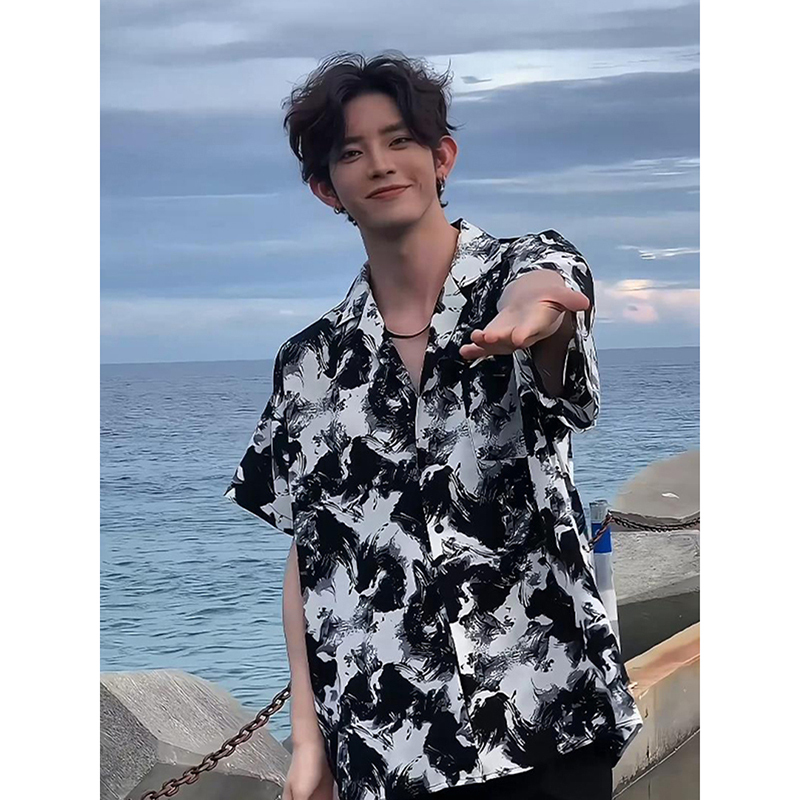 Vintage Baroque Ice Silk Shirt for Men, High-End Beach Wear, Short-Sleeved Summer Cuban Collar Shirt Jacket