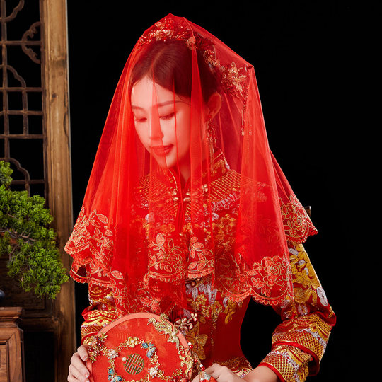 La mariée qui veut se marier, hijab rouge, voile, costume rouge Xiuhe