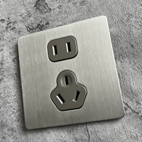 Розетка на пять отверстий (нового типа)