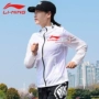 Quần áo chống nắng Li Ning nữ triều 2019 hè mới trùm đầu nhẹ thoáng khí tự tu buổi sáng chạy bộ đồ thể thao chắn gió nữ - Áo gió thể thao áo gió nữ uniqlo