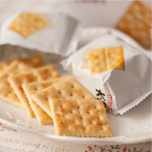 Korean food imported snacks kerui'an xiaotaikou soda biscuit 56g * 6 boxes of original combed thin crispy