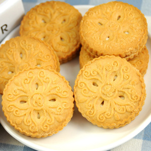 Korean food imported snacks Lotte pineapple cream sandwich biscuits 105g * 6 boxes Orion chocolate for children