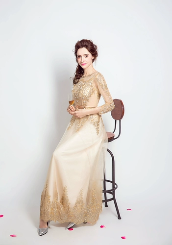 Золотое длинное вечернее платье, костюм, изысканный стиль