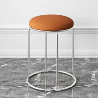 Четырелоноколоновая модель круглой оранжевой ткани с озадий