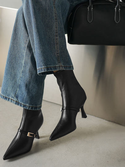 2025 autumn and winter new style pointed toe stiletto white short boots fashionable and versatile high heels elastic slim boots socks boots women's boots