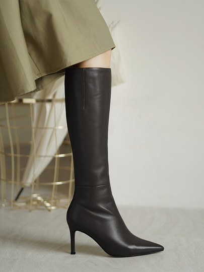 Brown boots, feminine, pointed toe high heels, stiletto heels, no more than knee high boots, coffee boots for small people, women