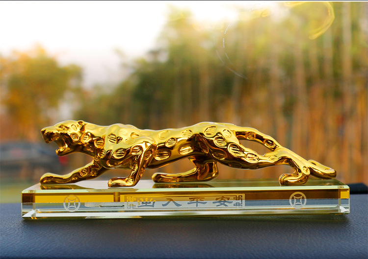 Leopard xe trang trí sáng tạo xe nước hoa ghế cao cấp trang trí nội thất xe trung tâm điều khiển trang trí lot ghe oto