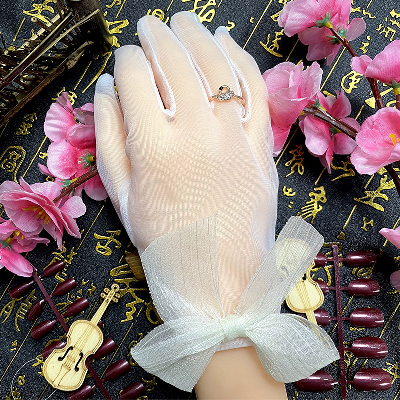 Bride Gloves White Yarn Wedding Dresses Gloves Short simple soft and elegant Elegant Retro Lace Wedding Big Butterfly Accessories