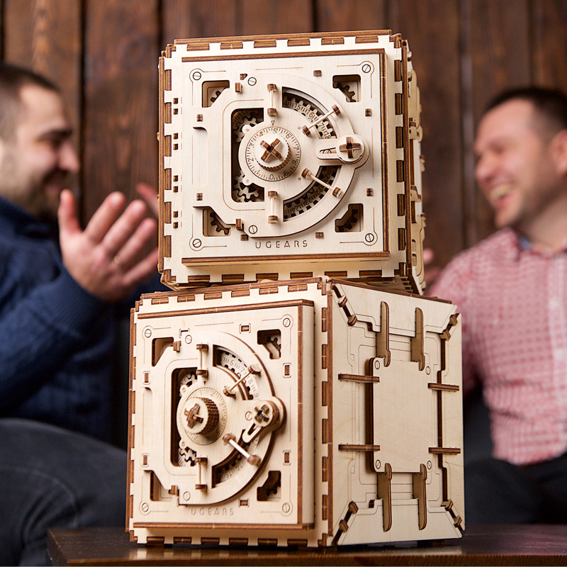 Ukrainian UGEARS wooden mechanical model password box high difficulty assembling to send boyfriend wife birthday present
