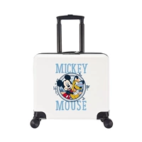 Микки, обнимая белую