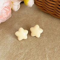 Серьги кремового цвета с пятиконечной звездой