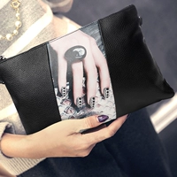 Большой, с драгоценным камнем