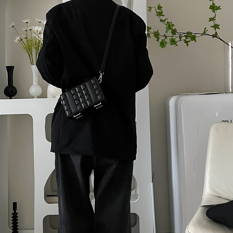 High-End Hard Case Small Square Bag ins Trendy Men's Crossbody Bag Box Phone Bag Korean Style Chocolate Square Bag High-End Hard Case Small Square Bag ins Trendy Men's Crossbody Bag Box Phone Bag Korean Style Chocolate Square Bag