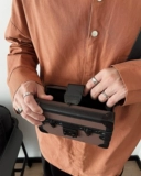 Небольшой замок, коробка, сумка через плечо