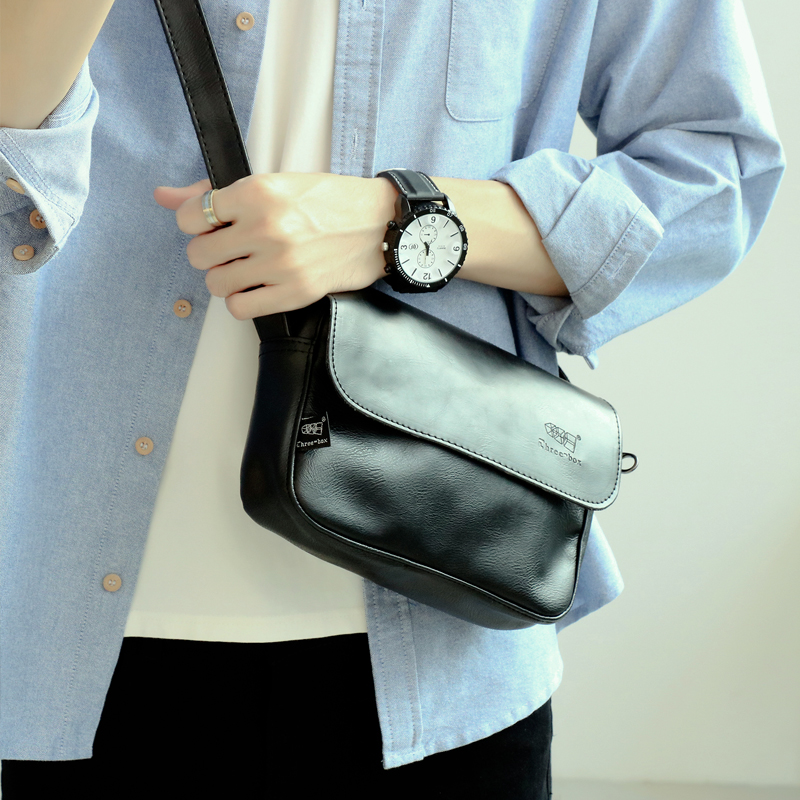 Japanese wind boy leather skin bag in Han edition of simple youth Harbor breast bag to work with single shoulder bag black