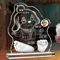 Счастливая и открытая кристаллическая скульптор