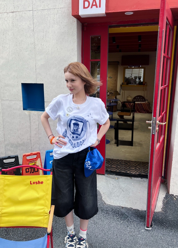 Last Night, Yesterstop G-Dragon (Kwon Ji-Rong) Wore a Vintage Handmade T-Shirt with a Tsumagikko (Tsumagikko Is a Japanese Brand of Cute Plush Toys) Design