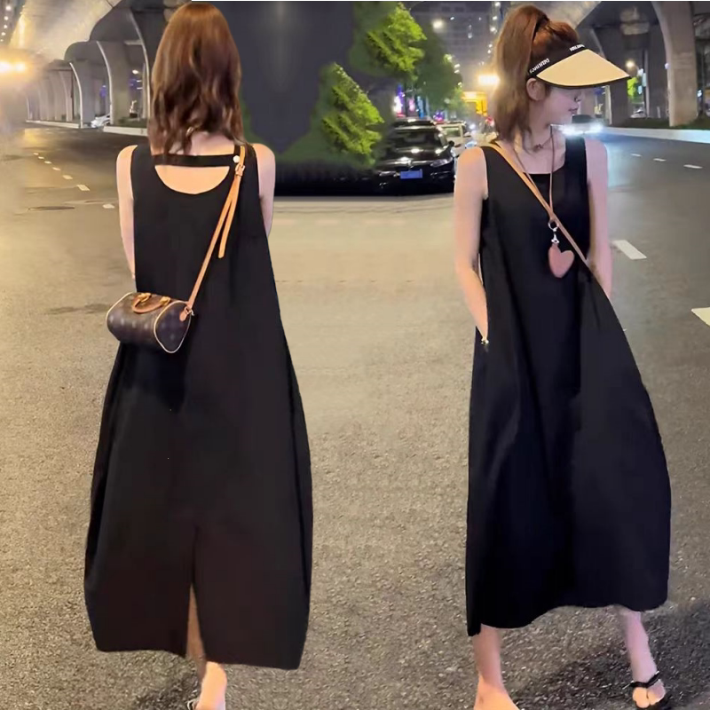 French-Style Black Backless Sleeveless Tank Dress with Hepburn-Style Back Slit, Loose and Tummy-Covering Long Dress