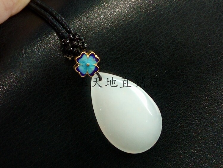 Natural Xinjiang white jade pendant drop shape simple sheep fat grade Wada send ladies gift jade necklace pendant jewelry