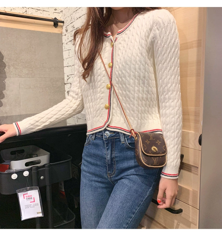 Xiaoxiangfeng áo len dệt kim nữ 2019 mùa thu mới phiên bản Hàn Quốc của áo len ngắn đoạn ngắn tay áo len xoắn - Cardigan