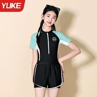 Молодой черный