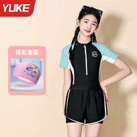 Черный купальник, плавательная шапочка