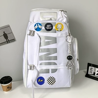 Белый металлический космический значок