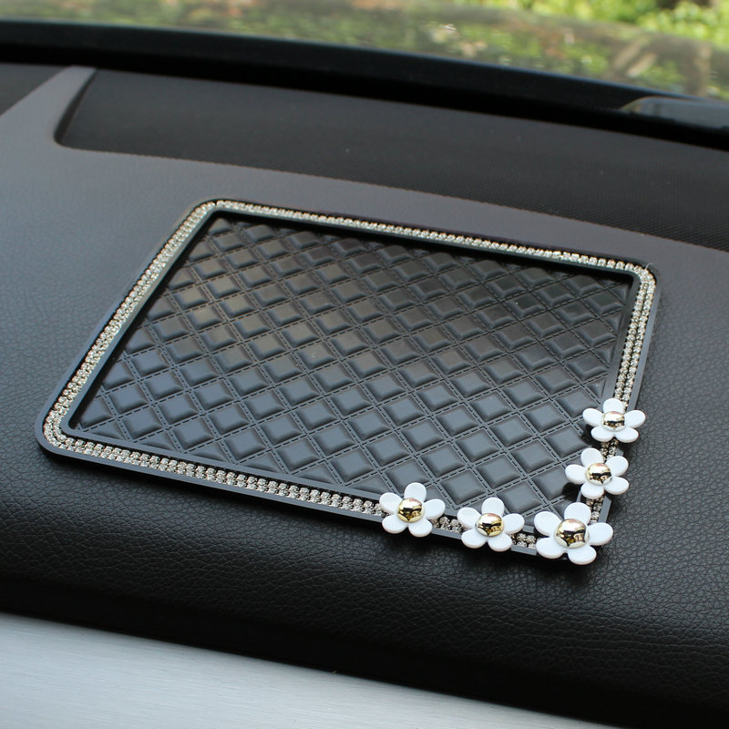 New Korean daisy car anti-slip pad medium control instrument station on-board mobile phone anti-slip car perfume mat