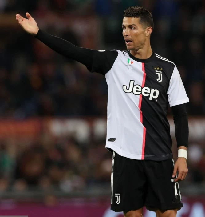 Nhà vô địch Juventus khoác áo 18-19-20 trên sân nhà và sân khách thứ 7 tay dài Ronaldo trên bộ đồng phục bóng đá Debra thứ 10 - Bóng đá