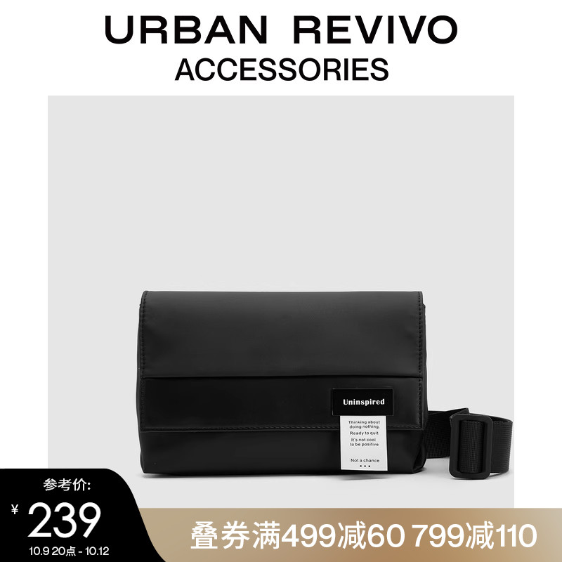 URBAN REVIVO2023 Summer new male trend Colliding flip metal mark Skew Satchel UAMB32073-Taobao