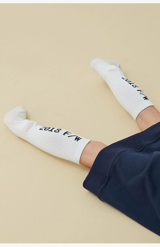 Square houlest mới nguyên bản nghệ thuật hoang dã giải trí thể thao đơn giản nam và nữ mô hình vớ cotton thoáng khí