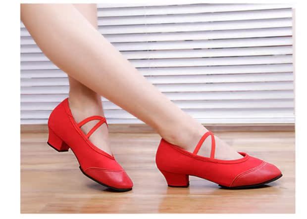 Giày khiêu vũ vuông mùa xuân và mùa hè với đế mềm mùa hè thoáng khí đôi giày vải màu đen - Khiêu vũ / Thể dục nhịp điệu / Thể dục dụng cụ giày khiêu vũ ngoại nhập