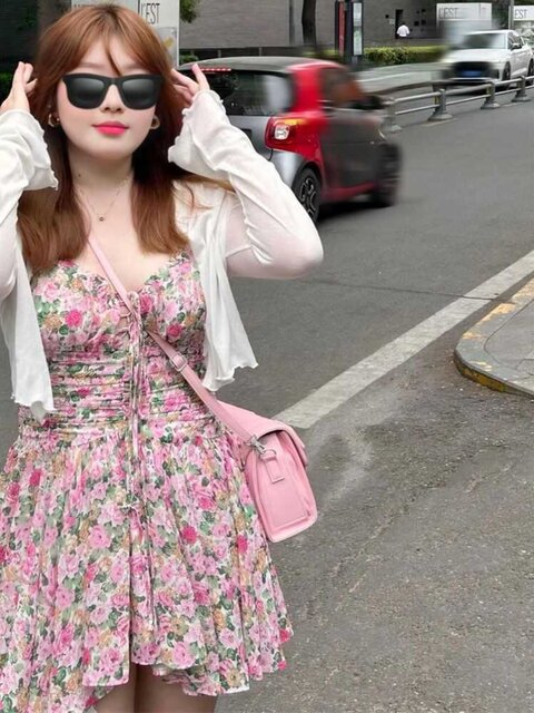 100kg Plus-Size Women's Two-Piece Set with Waist-Cinching Slimming Effect, Knitted Cardigan with Oil Painting Rose Design, Gentle Style Outfit for Petite Women